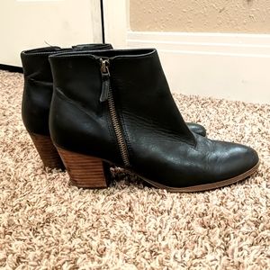 Black leather Crown Vintage heeled ankle boot